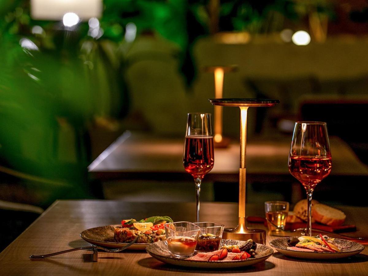 Oriental Hotel Okinawa Resort & Spa Nago Kültér fotó A candlelight dinner