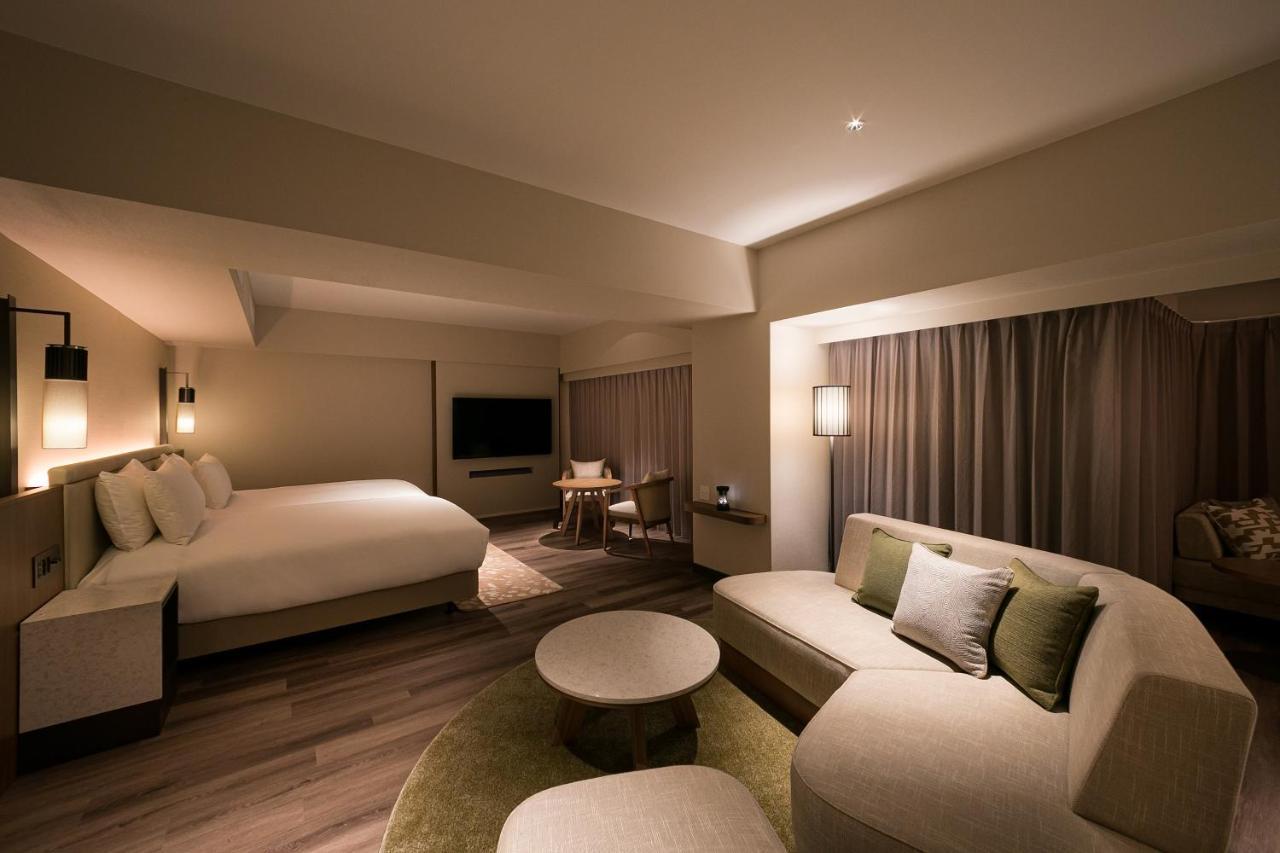 Oriental Hotel Okinawa Resort & Spa Nago Kültér fotó A suite at the hotel