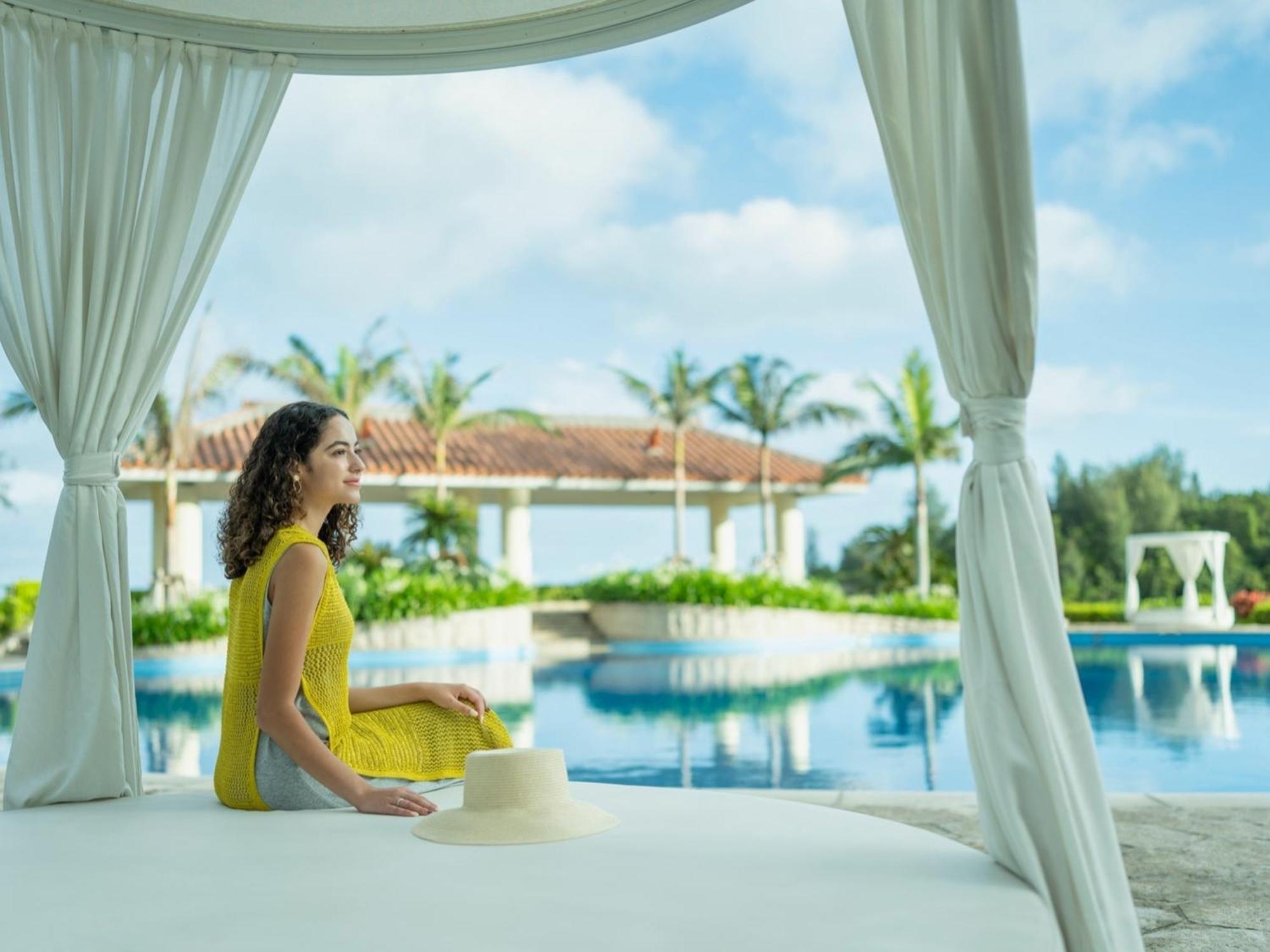 Oriental Hotel Okinawa Resort & Spa Nago Kültér fotó A woman relaxing at a resort