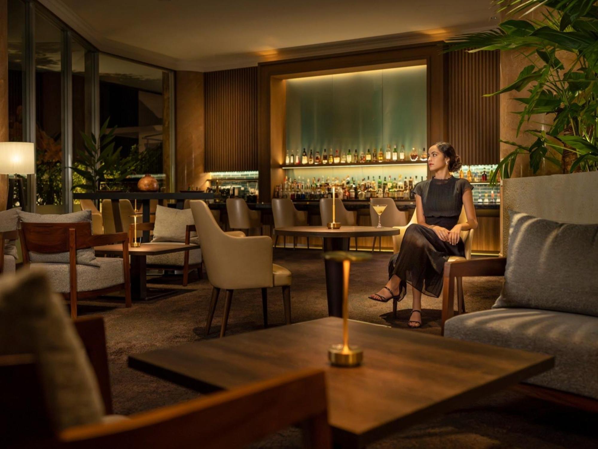 Oriental Hotel Okinawa Resort & Spa Nago Kültér fotó The Bar